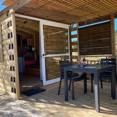 Camping Les Amandiers Castelnau-de-Guers Exterior foto