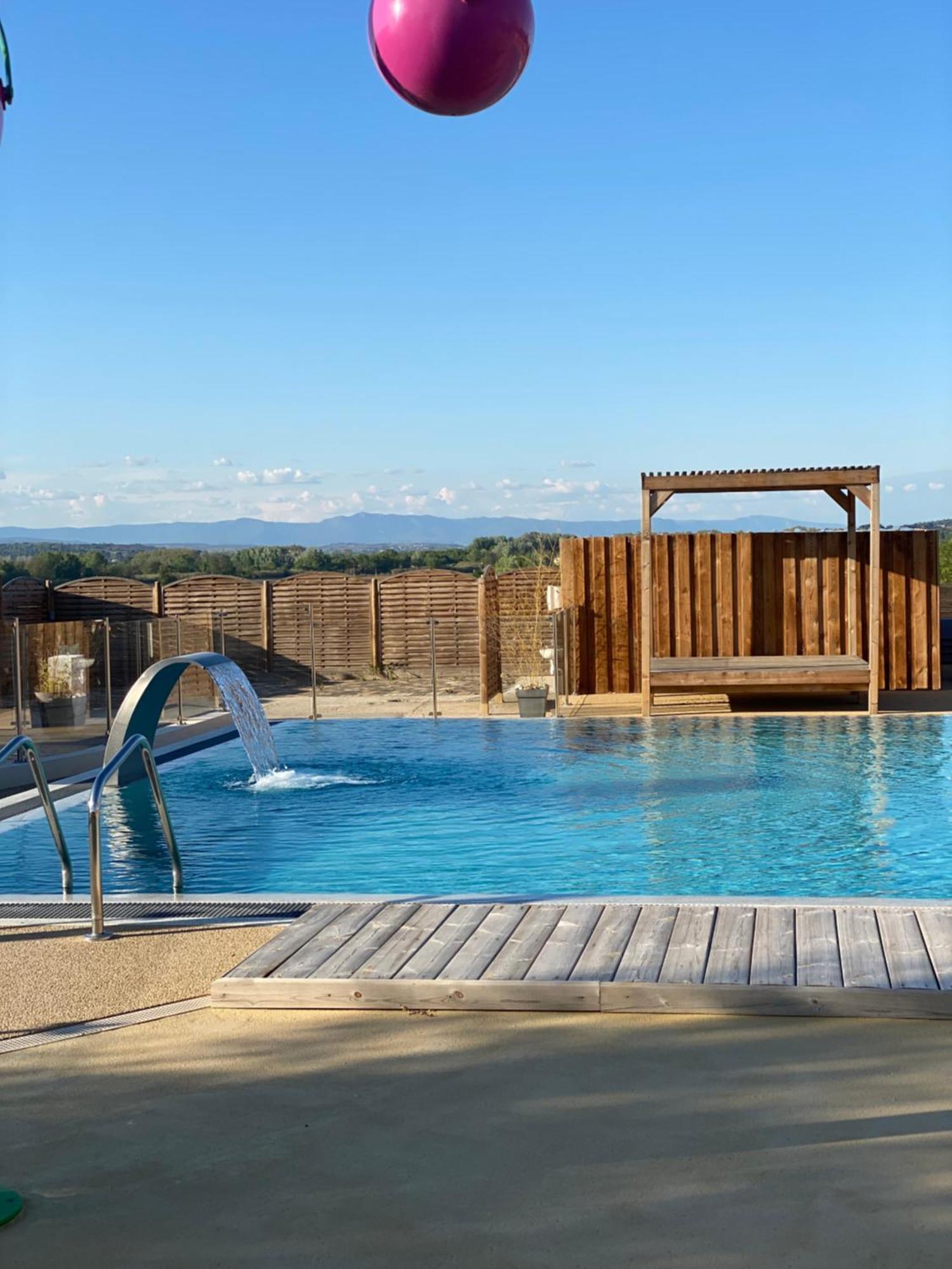Camping Les Amandiers Castelnau-de-Guers Exterior foto